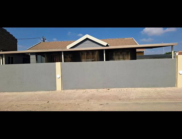 3 BEDROOM HOUSE FOR SALE IN EBONY PARK